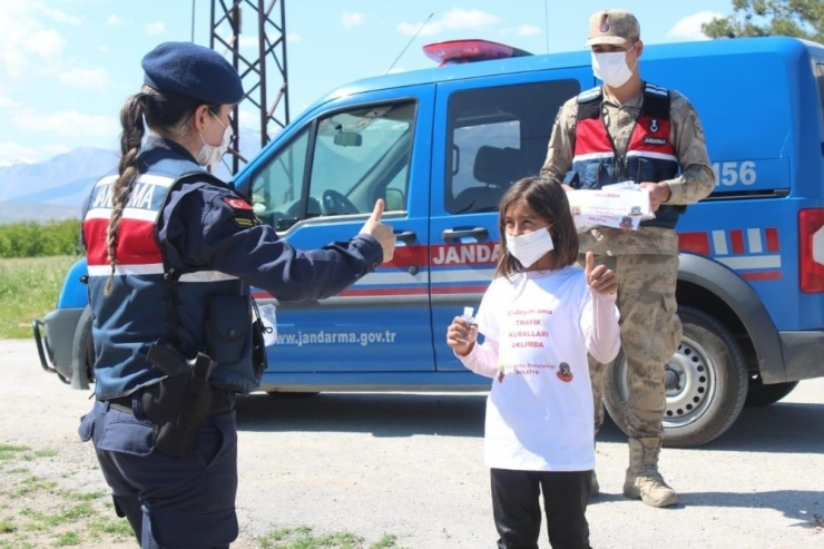 Jandarma, Karayolu Trafik Haftasını Kutladı