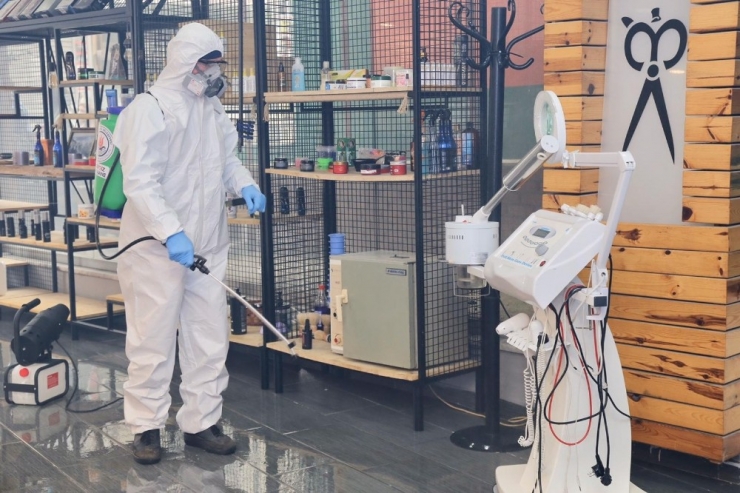 Kağıthane’de Berber Ve Kuaför Salonlarını Dezenfekte Ediliyor