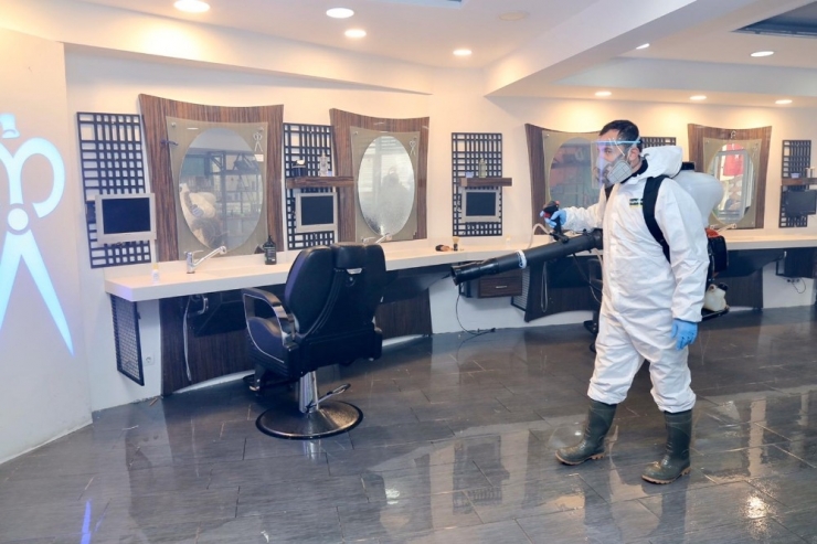 Kağıthane’de Berber Ve Kuaför Salonlarını Dezenfekte Ediliyor