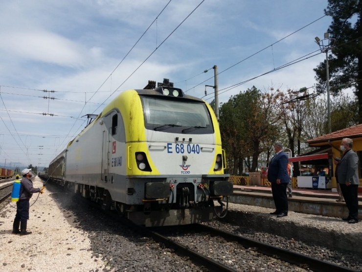 Belediye Başkanından Sıradışı Dezenfekte