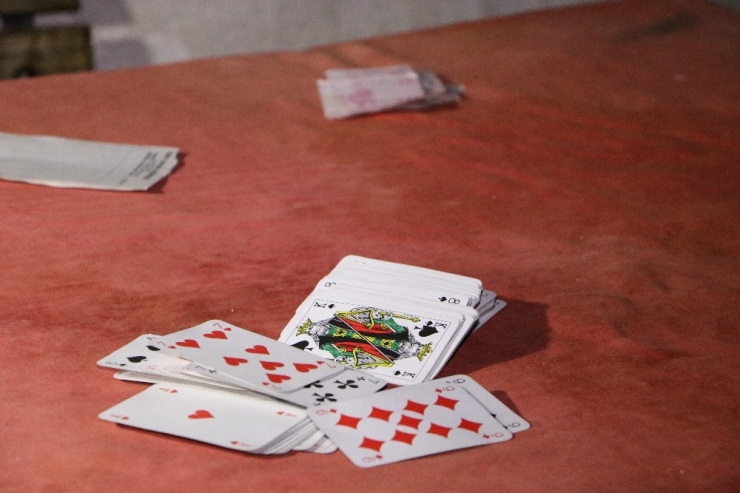 Kahramanmaraş’ta Kumarbazlara Gece Baskını