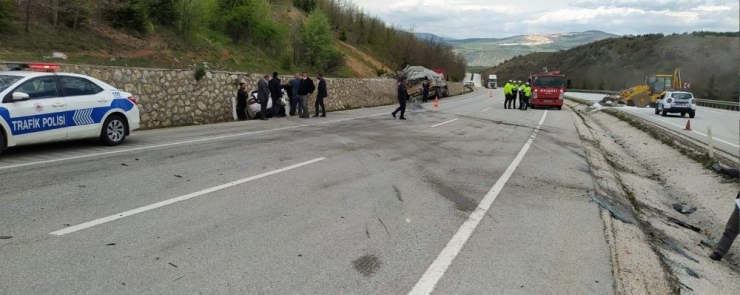 Frenleri Patlayan Tırın Sürücüsü Ustalığı İle Faciayı Önledi