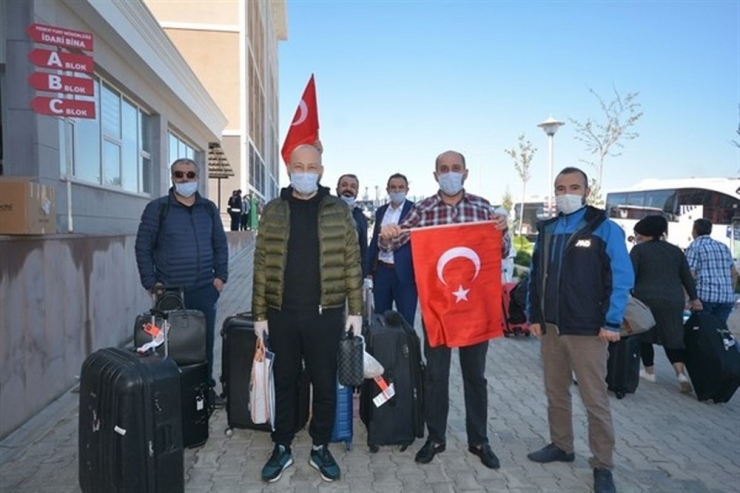 Karantinadaki Vatandaşlar Fidanlarla Uğurlandı
