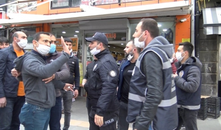 Kars’ta Esnaf İle Polis Arasında Kapalı Yol Gerginliği