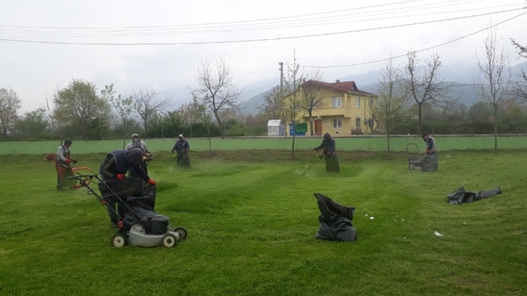 Kartepe’de Parkların Bakımı Yapılıyor