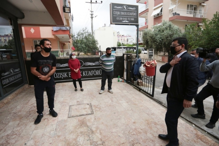 Başkan Tütüncü’den Berber Ve Kuaför Esnafına Sağlık Kiti