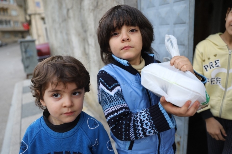 Kilis’te Yetim Çocuklara Oyuncak Dağıtıldı