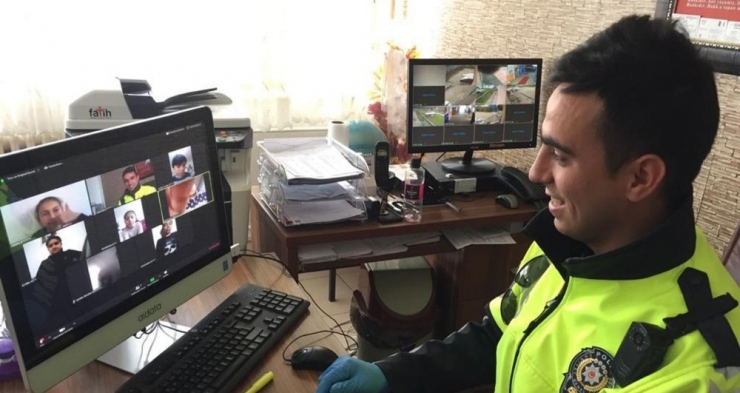 Polis Memuru Verdiği Sözünü Eba Üzerinden Yerine Getirdi