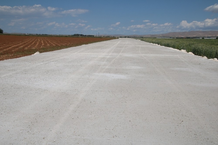 Kırsal Mahallelerde Beton Yol Yapıldı