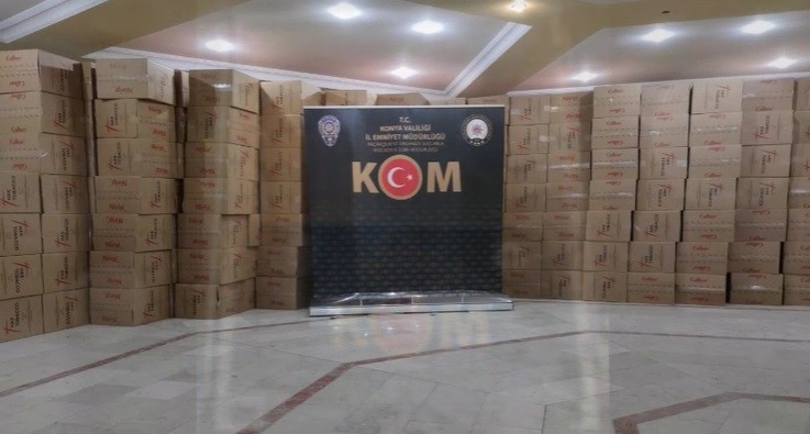 Polisten Kaçamadı, 5 Milyon 900 Makaron Ele Geçirildi