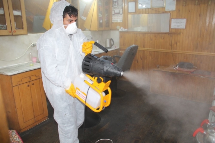 Akşehir’de Berber Ve Kuaför Salonları Dezenfekte Ediliyor