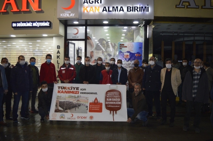 Ağrı’da Kızılay’a Kan Bağışı Kampanyası Devam Ediyor