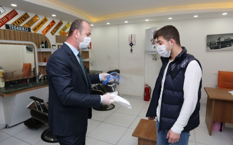 Canik’te Berberler Dezenfekte Edildi