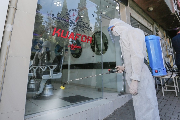 Canik’te Berberler Dezenfekte Edildi