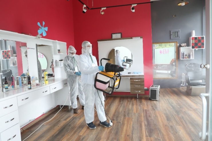 Melikgazi’de Berber Ve Kuaförler Dezenfekte Edildi