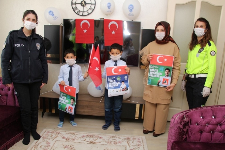 Polis, Trafik Haftası’nda Evde Kalan Çocukları Unutmadı