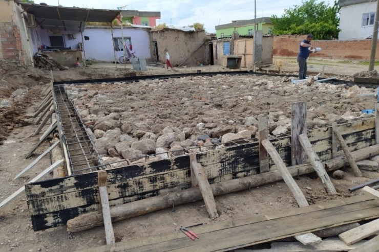 Mehmetçiğin Yardımına Koştuğu İhtiyaç Sahibi İçin Yapılan Evin Temeli Atıldı