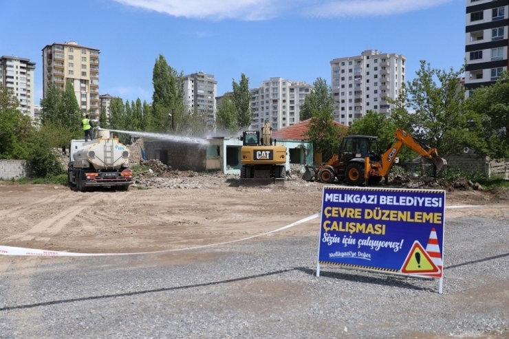 Yıldırım Beyazıt Mahallesinde Gecekondular Yıkıldı, Yerine Okul Yapılacak