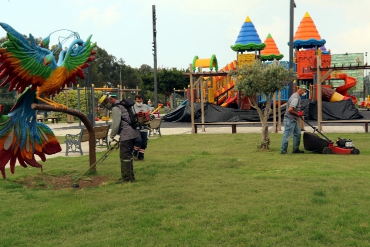 Mersin’de Parklar, Yaşlılar Ve Çocuklar İçin Hazırlanıyor