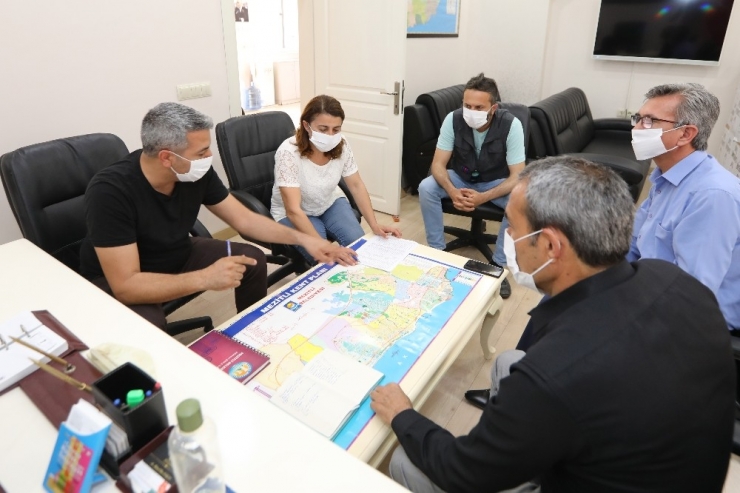 Mezitli’de Berber Ve Kuaförler Dezenfekte Ediliyor