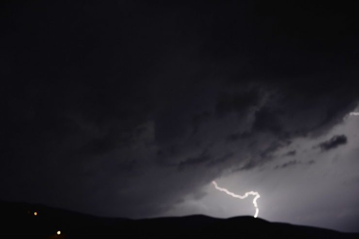 Muş’ta Şimşekler Güzel Görüntüler Oluşturdu