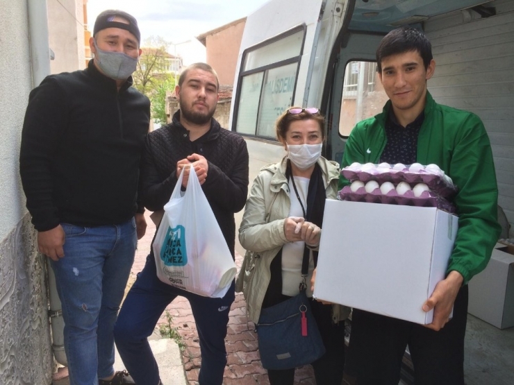 Niğde’de Akademisyenler 150 Öğrenciye Yardımda Bulundu