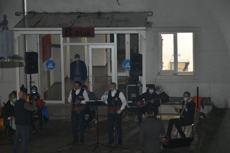 Karantina Altında Kalan Vatandaşlara Moral Gecesi