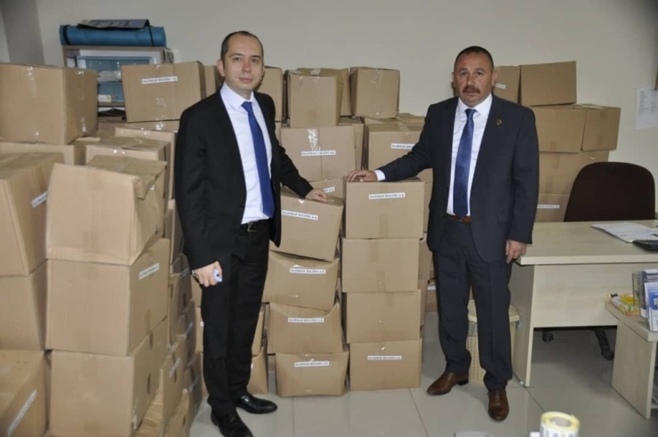 500 Koli Yardımı Kimi Maskeli, Kimi Maskesizler Taşındı