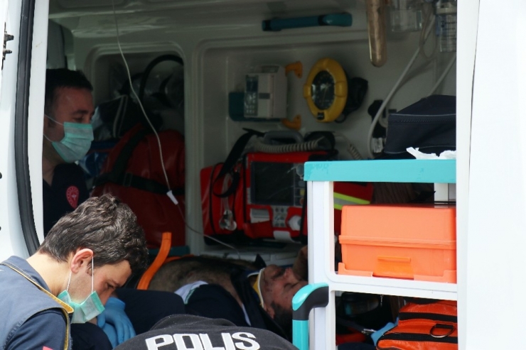 D-650 Yan Yolunda İki Kamyon Kafa Kafaya Çarpıştı 1 Ağır Yaralı