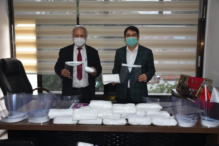 Şehzadeler Belediyesi’nden Berber Ve Kuaförlere Hijyen Seti