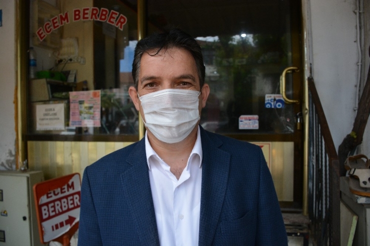 Seydikemer’de Açılışa Hazırlanan Kuaför Ve Berberler Dezenfekte Edildi