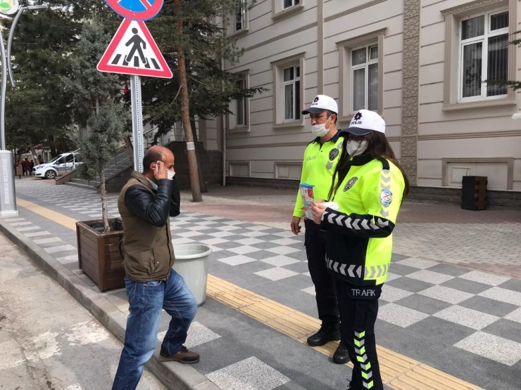Sungurlu’da Sürücülere Maske Ve Broşür Dağıtıldı