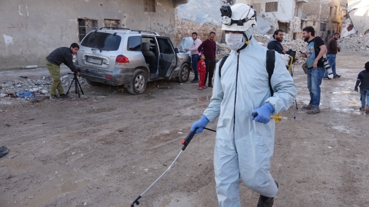 Halep’te Siviller Enkaz Yığınları Arasında İftar Yaptı