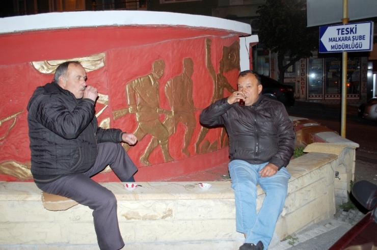 Kısıtlamaya Dakikalar Kala Soluğu Sokakta Aldılar