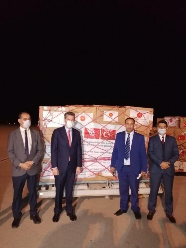 Tıbbi Yardım Malzemelerini Taşıyan Uçak Tunus’a İndi