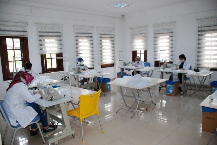 Berber Ve Kuaförler İçin Maske Üretimi