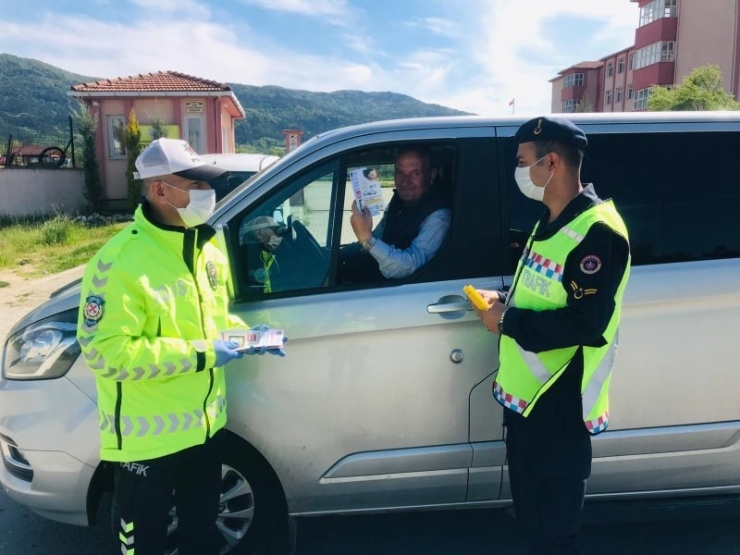 Yenice’de Polis Ve Jandarmadan Çocuklara Hediye