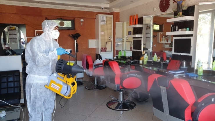 Kaynaşlı’da Kuaför Salonları Ve Berberler Dezenfekte Edildi