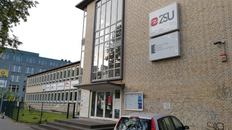 Almanya’da Yine Taşlı Saldırı