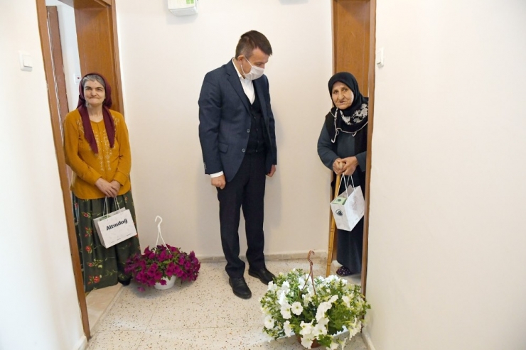 Rengârenk Çiçeklerine Kavuştu