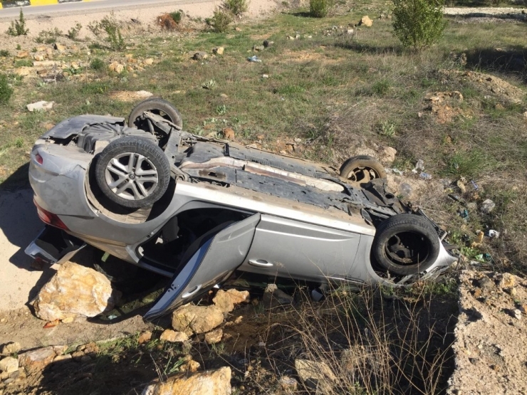 Otomobil Takla Attı, Sürücü Kazayı Yara Almadan Atlattı