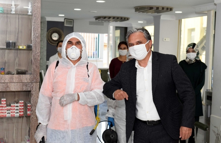 Berber Ve Kuaförlere Yüz Koruyucu Maske