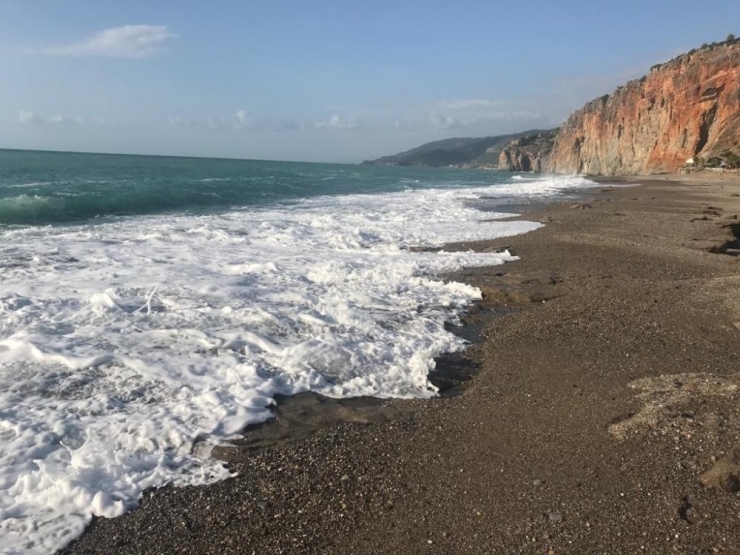 Yüzmeye Giden Doktordan 2 Gündür Haber Alınamıyor