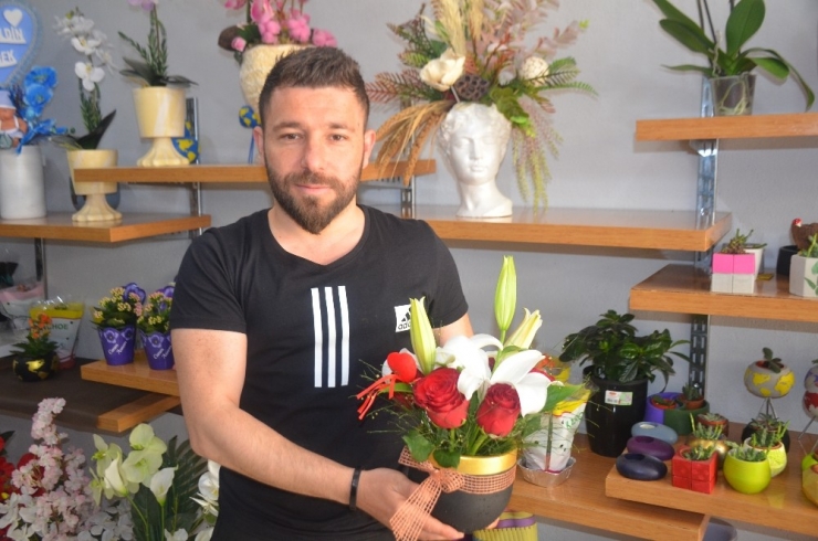 Bu Yıl Çiçek Siparişlerinin Yüzde 80’i Telefon Veya İnternet Üzerinden