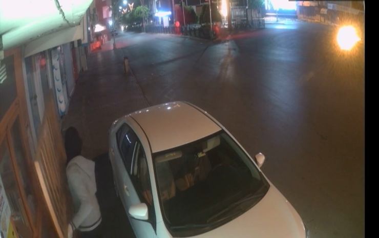 Çaldığı Arabayla Market Soymaya Kalktı