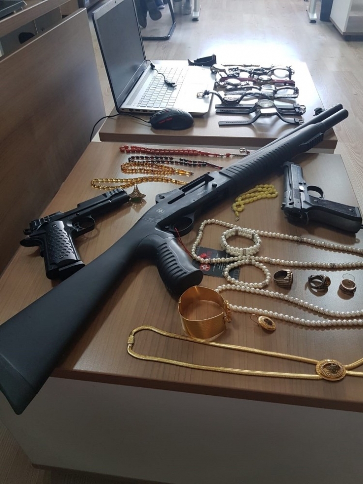 Çaldığı Malzemelerle Otel Odasında Kıskıvrak Yakalandı