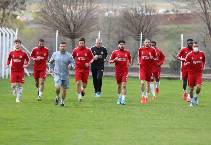 Sivasspor Sahaya İndi