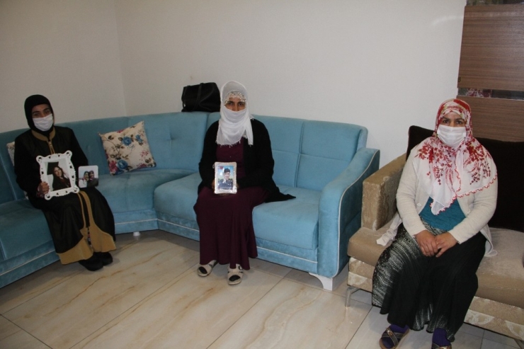 Hdp Önünde Evlat Nöbeti Tutan Ailelerin Buruk Anneler Günü