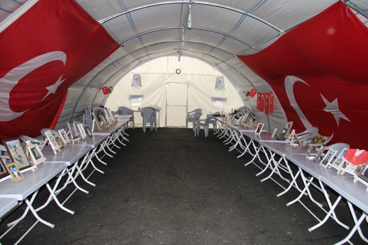 Hdp Önündeki Aileler Kısıtlama Nedeni İle Eylemlerine 2 Gün Ara Verdi