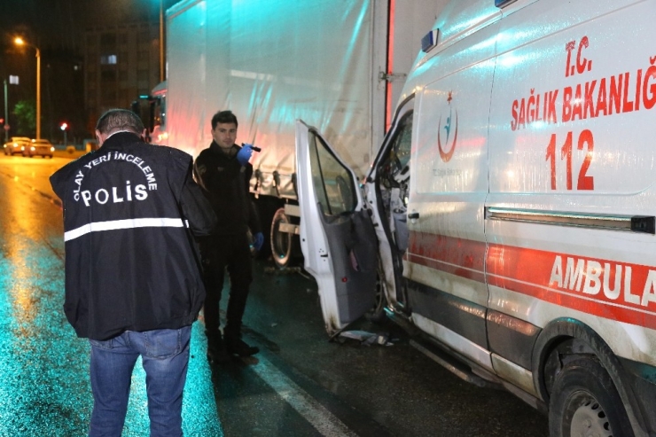 Elazığ’da Hasta Nakli Yapan Ambulans Kaza Yaptı: 1 Ölü 3 Yaralı